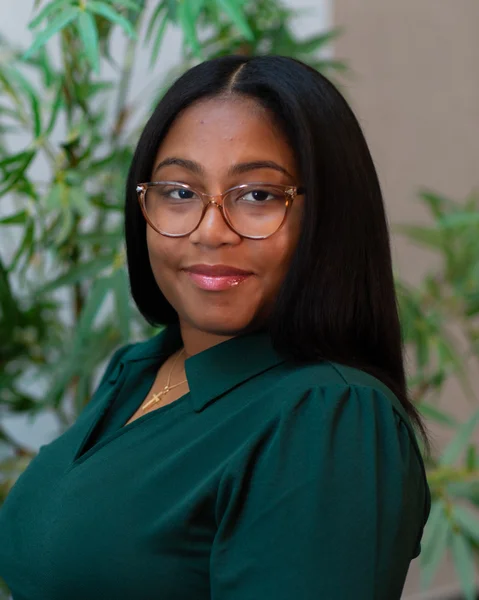 Kiersten Cook, Agent